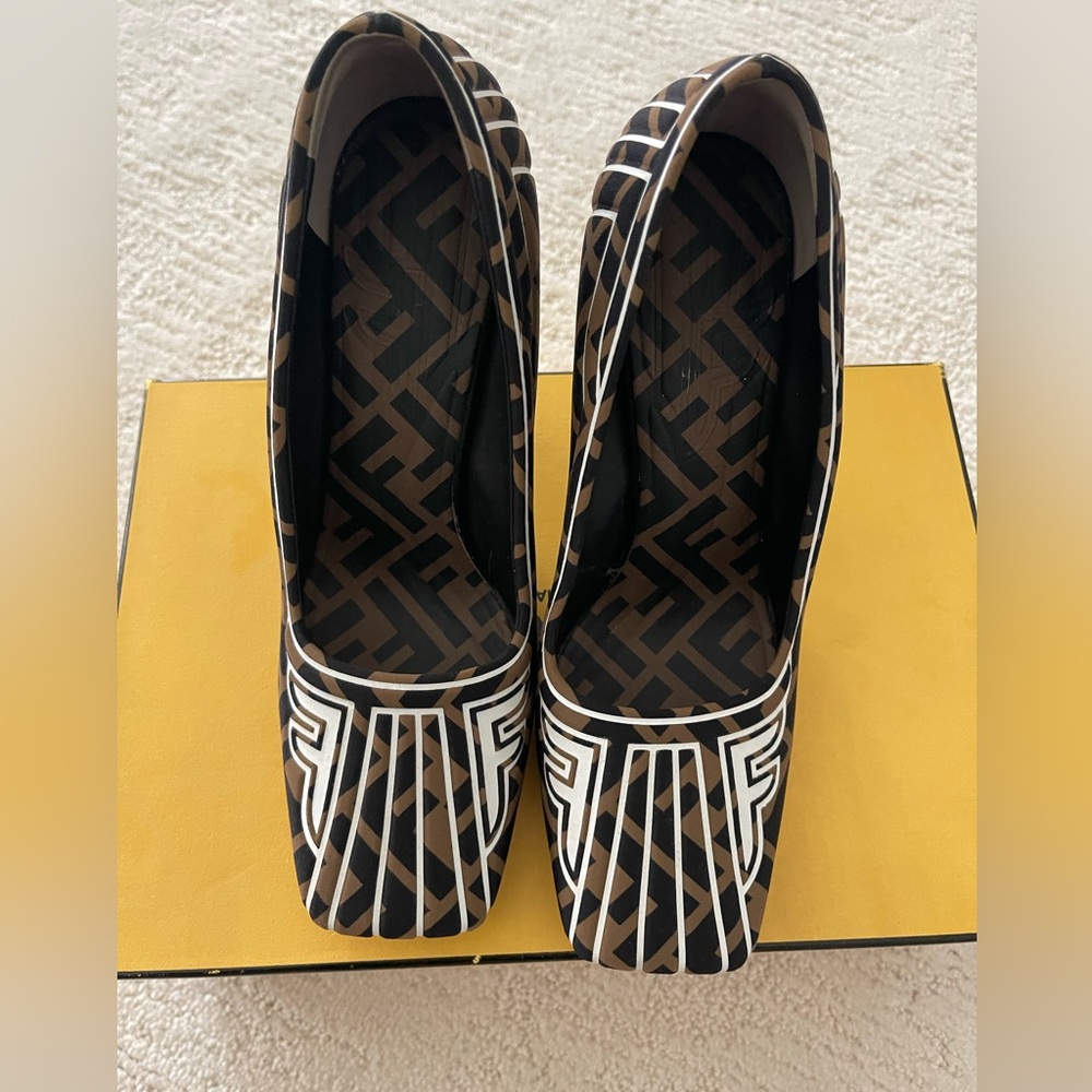 FENDI MONOGRAM SQUARE TOE PUMP (sz 36.5)